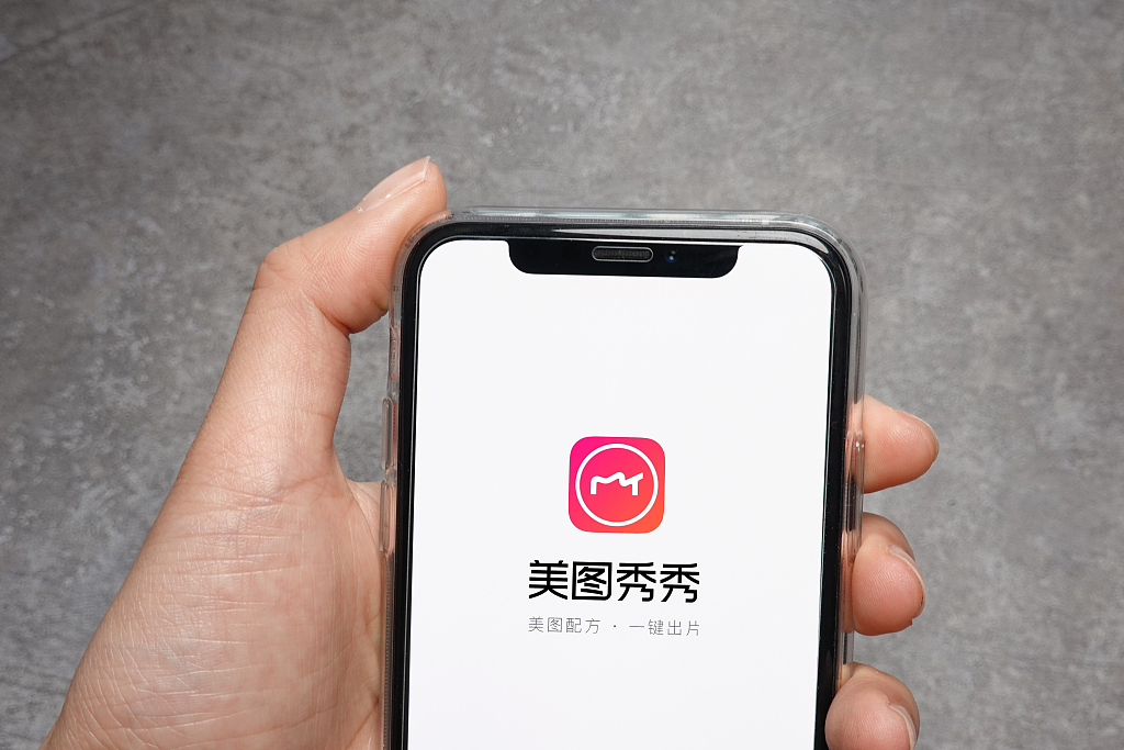 月活2.3亿却难变现，美图秀秀的转型困境