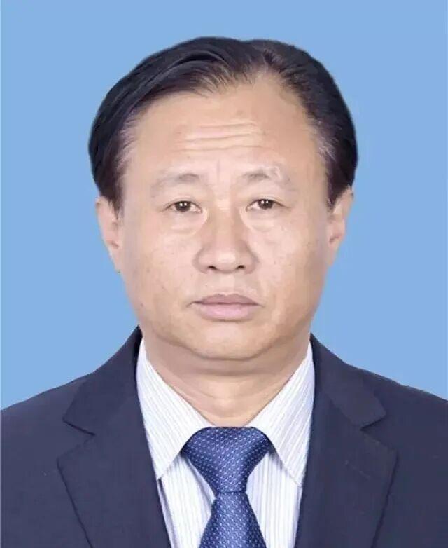 帮老板养鹦鹉10天，我教它唱《好汉歌》，结果周一例会上它当众开唱了