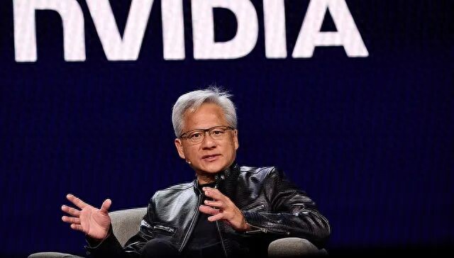 英伟达CEO黄仁勋发文：AI五层架构揭秘，传统软件APP或被智能体取代