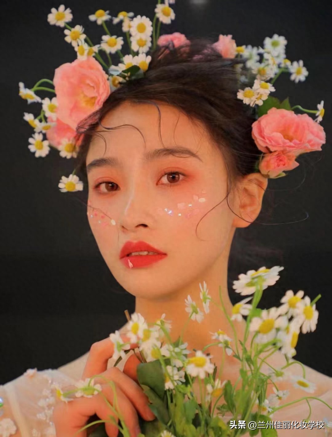 新手化妆必备心机技巧,轻松变身美妆达人